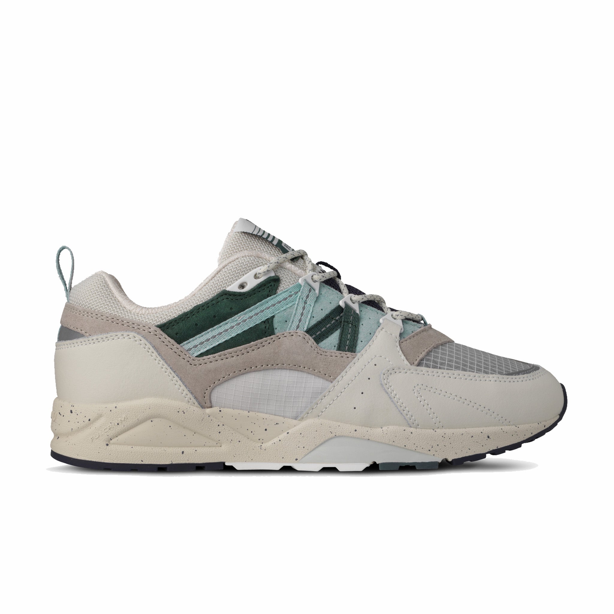 Karhu Fusion 2.0 Sneakers in Lily White/Surf Spray